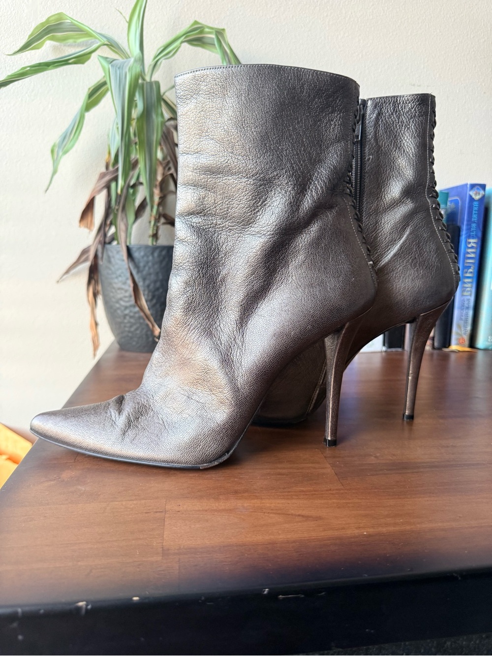 ✨ STUART WEITZMAN Sleek Metallic Pointed Toe Stiletto Ankle leather Boots Y2k